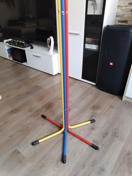 Dětský kovový stojan věšák, 