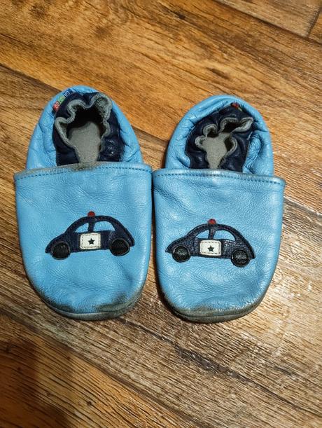 Kožené capáčky policie, 25