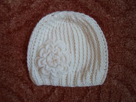 Bílá háčkovaná čepice čepička, 116