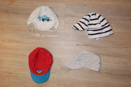 Čepičky a nákrčníky, 56