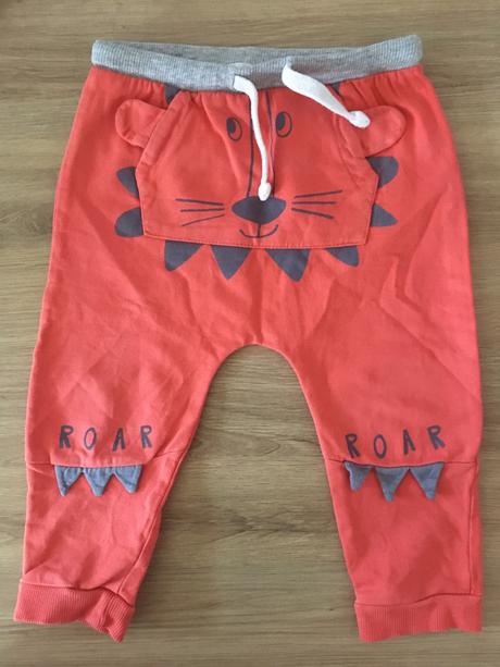 Tepláky se lvem, baby,86