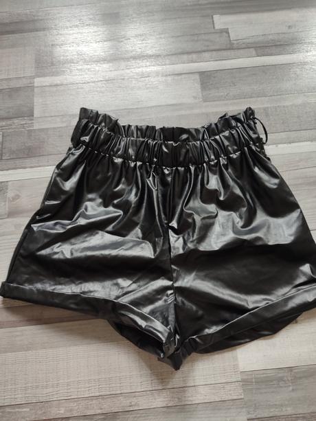 Kraťasy shein, velikost m, m