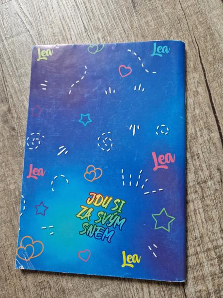 Sešity merch youtuberka lea, 