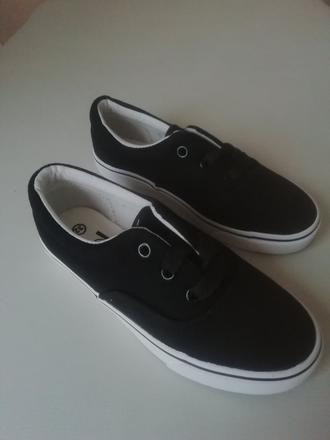 Plátěné tenisky, 32