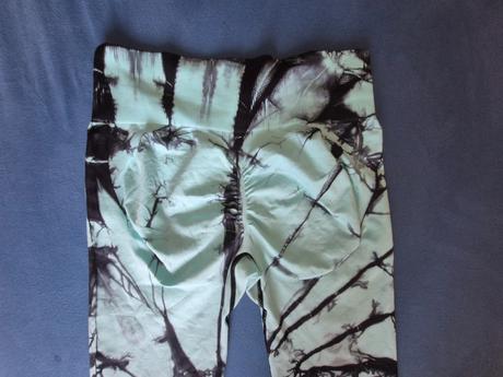 Legíny zvýrazňující postavu vel. s, s