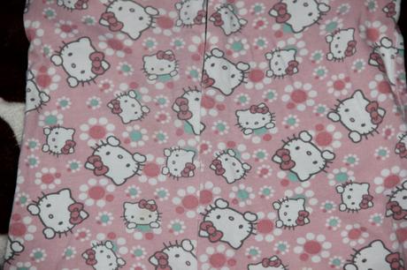 Pyžamo s hello kitty, 98