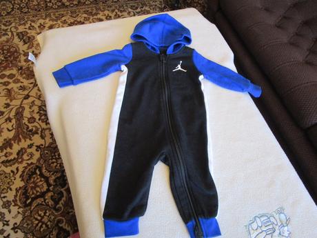 Oteplená tepláková kombinéza s kapucí zn. jordan, nike,68