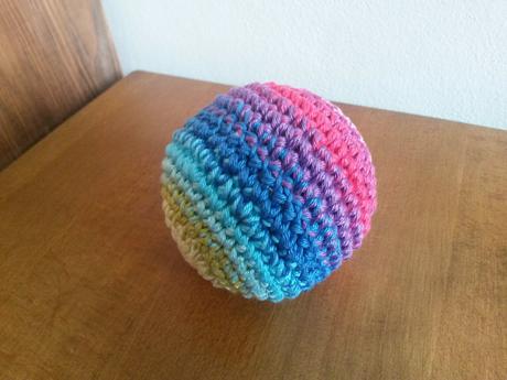 Háčkovaný míček 8 cm, 