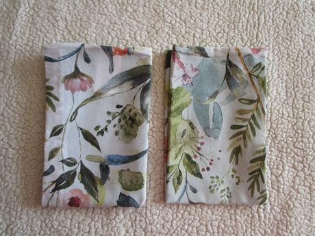 2x stejné velmi pěkné bavl. povlaky na polštáře, 