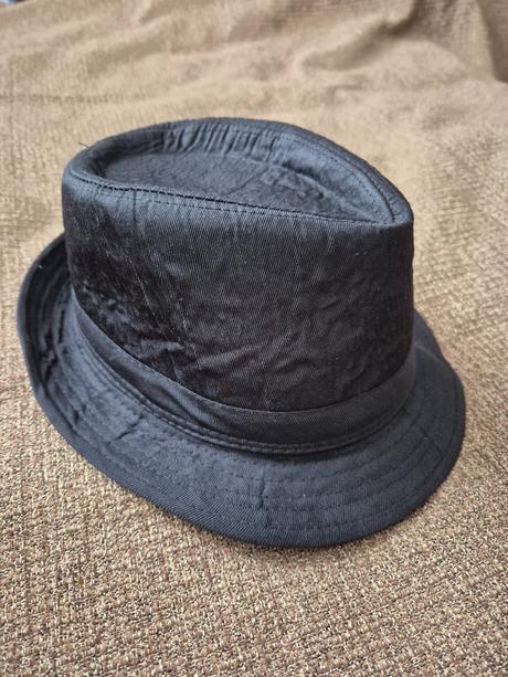 2x klobouk vel 56, 58, 56