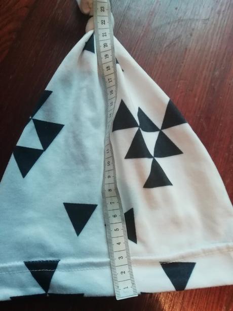 Čepička vel 2-4roky kouzelná -top stav, 86