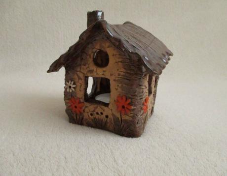 Keramický domeček na čajovou svíčku, 