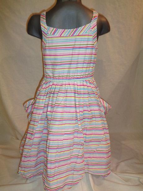 Krásné pruhované šaty s kapsami, 134