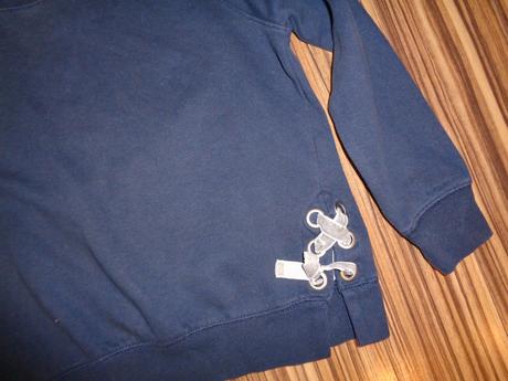 Pěkná tmavě modrá mikina, 146