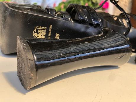 Obuv s extrémně vysokým podpatkem cerne leskle 36, 36