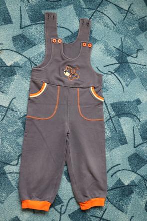 Tepláky s laclem, 86