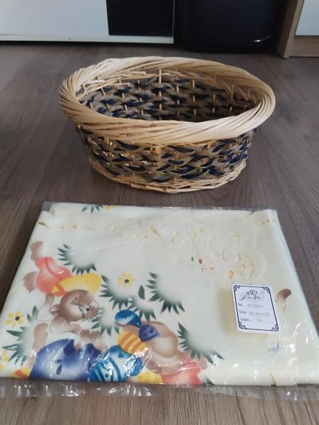 Nový velikonoční ubrus 85x85 cm s košíkem, 