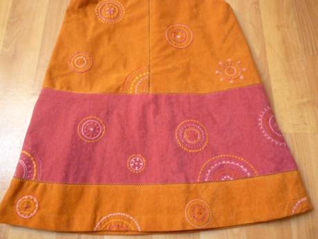 Veselé teplejší šaty vel. 4, 110