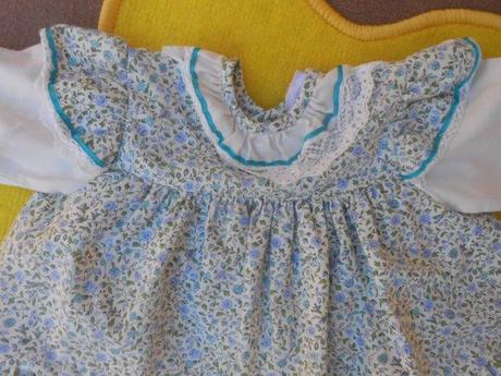 Kytičkované šaty, 74