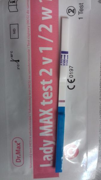 Citlivé bradavky, bolest v podbřišku a test negativní