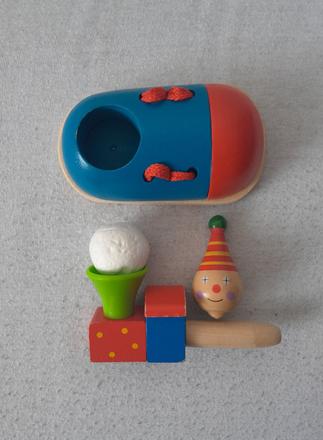 Set tří dřevěných hraček - cvičná bota, káča, píšť,