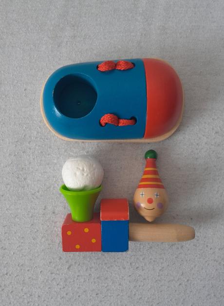 Set tří dřevěných hraček - cvičná bota, káča, píšť, 