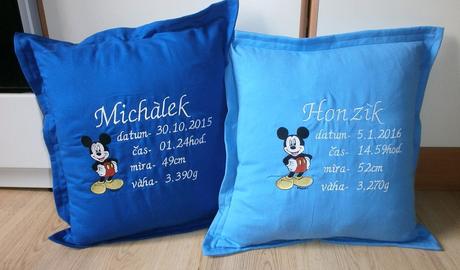 Památeční polštářky s údaji miminek,