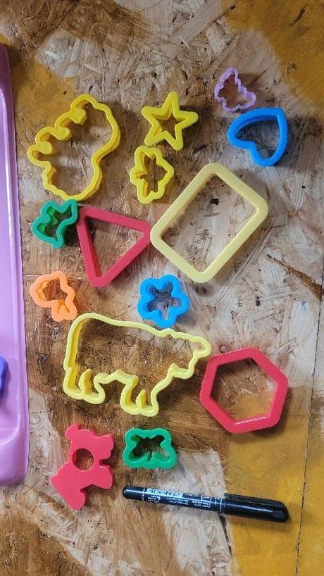 Formičky a vykrajovátka na modelování, 