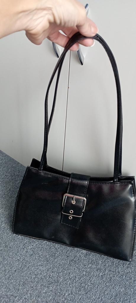 Kabelka přez rameno,