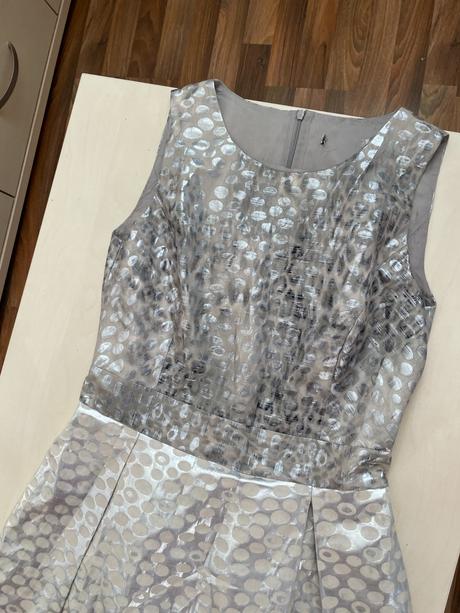 Stříbrné šaty se vzorem, vel l menší cca m i s, mo, m