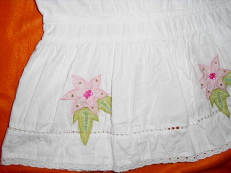 Sněhově bílý vyšívaný krojový top, 