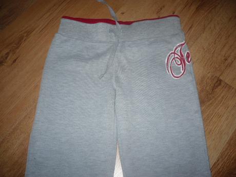 Tepláčky zn. essentials, vel. 134, 134