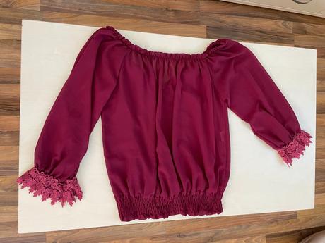 Halenka s krajkou, vel neuvedena nošena cca m i my,