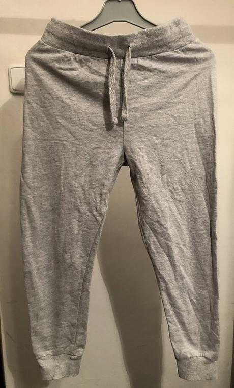 Šedé tepláky s tkanicí, 122