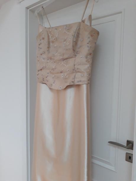 Společenské šaty, 42