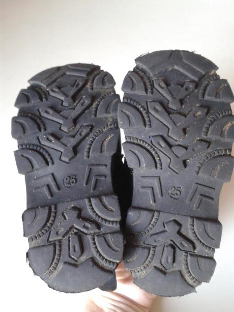 Podzimní / zimní botky / boty, 25