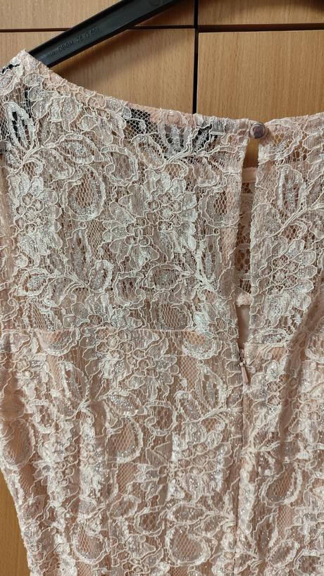 Společenské šatičky, 42