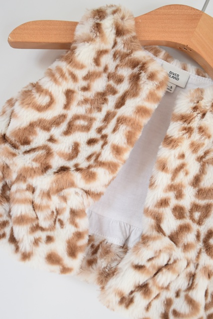 Vesta vel. 0 - 3 m, river island,62