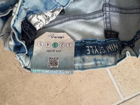 Dziny svetle modre 146 lemmi, 146