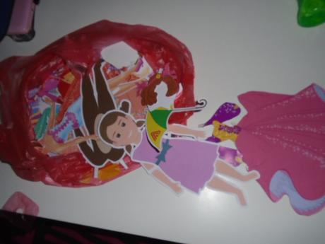 Panenka oblékací papírová sada vystřihovánky,