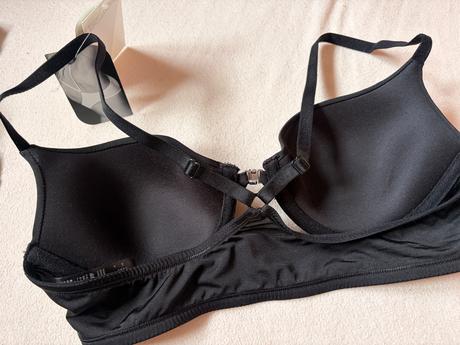 Černá sportovní podprsenka s překříženými ramínky, h&m,75b