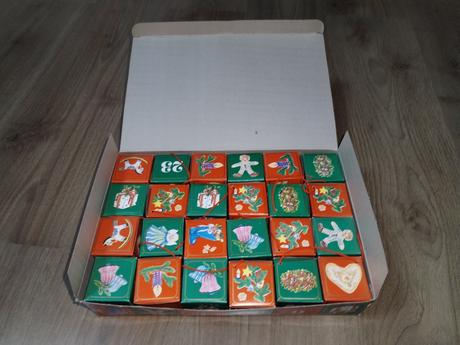 Nový adventní kalendář nepoužitý krabičkový, 