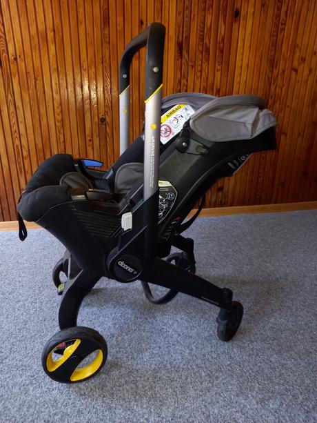 Autosedačka doona s integrovaným podvozkem 2v1, 