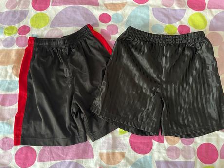 2 sportovni kratase 140/146, 140