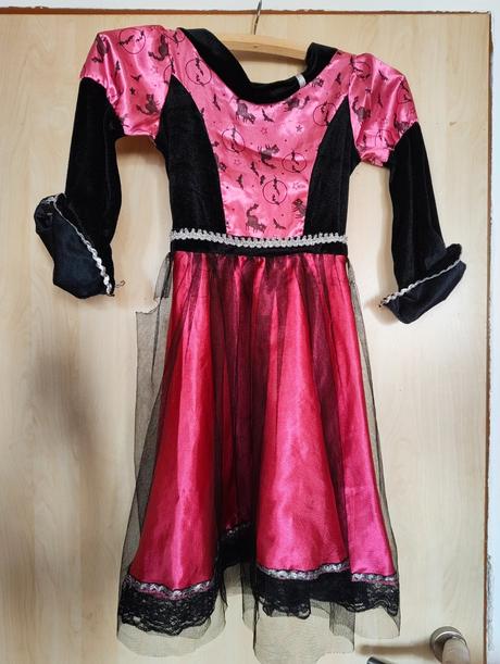 2x halloweenské šaty vel 134/140, 