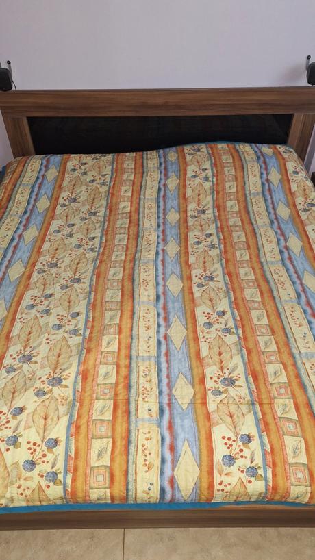 Barevný přehoz tibex na manželskou postel, 