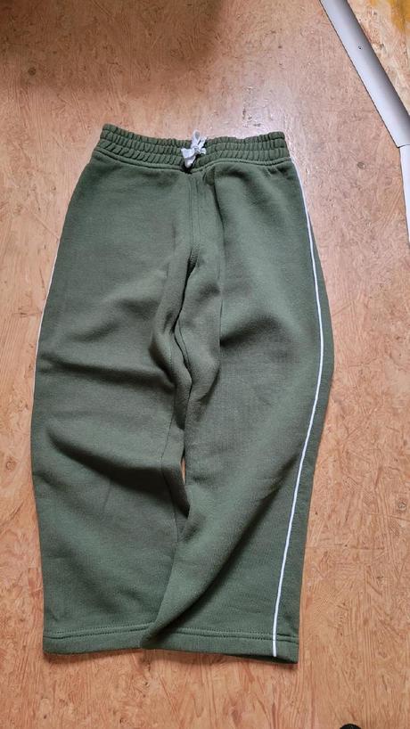 Pyžamo a tepláky, 104–116