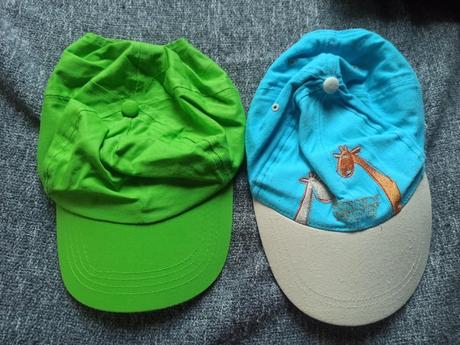 3x plátěné kalhoty,2x kšiltovka,1x vesta,2x triko, 104–116