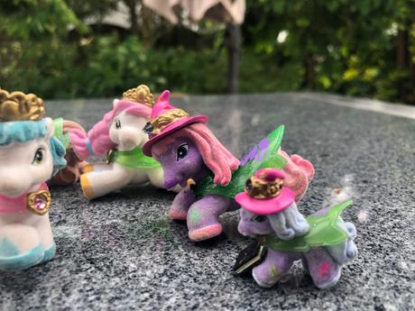 Konicci filly s plastem a 2 s kouzelným kloboukem, 