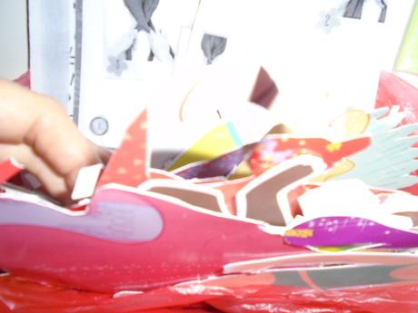 Panenka oblékací papírová sada vystřihovánky,